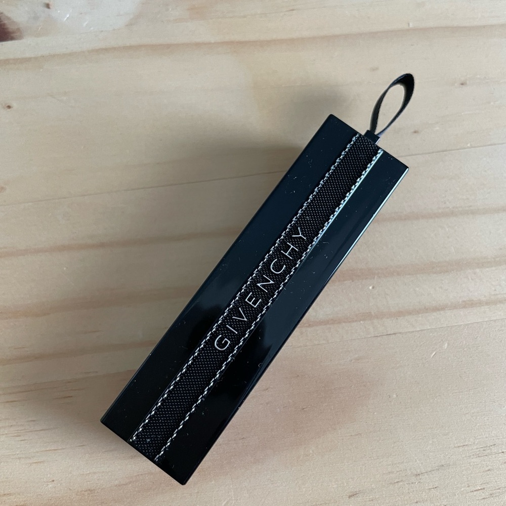 Givenchy Rouge Interdit Marble 25 rouge revelateur